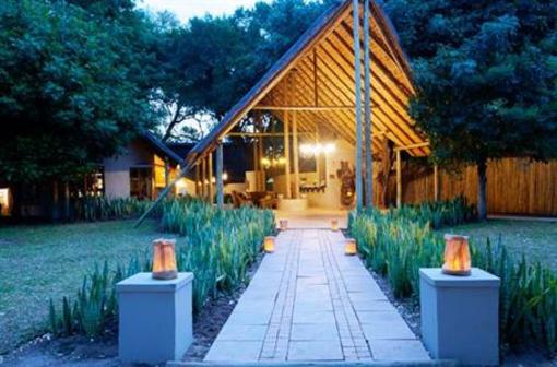 фото отеля Simbavati River Lodge