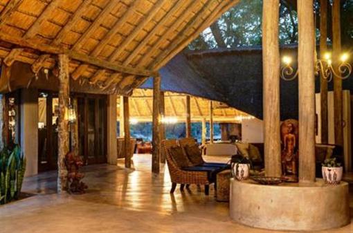 фото отеля Simbavati River Lodge