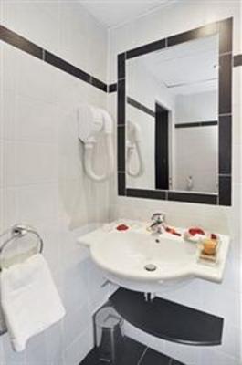 фото отеля Hotel Carladez Cambronne