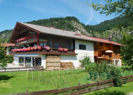 фото отеля Gästehaus Flora Hotel Reit im Winkl