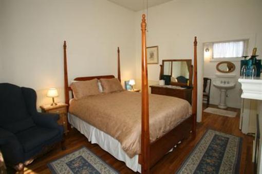 фото отеля Brannan Cottage Inn