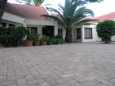 фото отеля Crowthorne Lodge