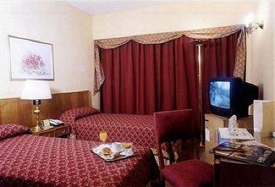 фото отеля Grand King Hotel