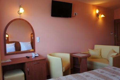 фото отеля Guest Rooms Hostel Wrona Krakow