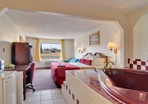 фото отеля Econo Lodge Inn & Suites Macon