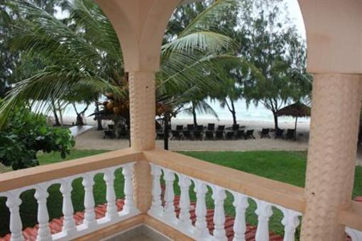 фото отеля Bahari Dhow Beach Villas Mombasa