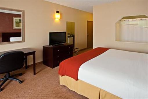 фото отеля Holiday Inn Express Cloverdale