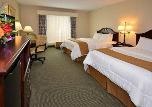 фото отеля Clarion Inn Martha's Vineyard