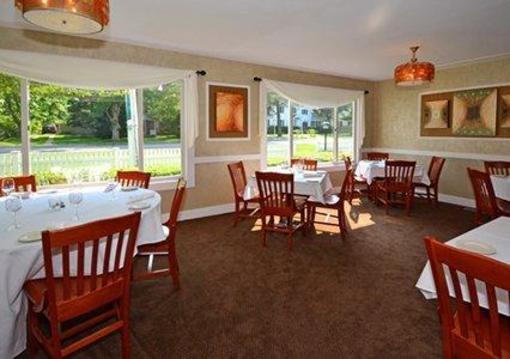 фото отеля Clarion Inn Martha's Vineyard