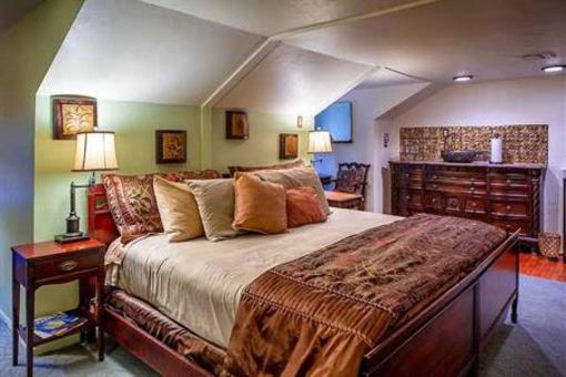 фото отеля Big Blue House Bed & Breakfast Tucson