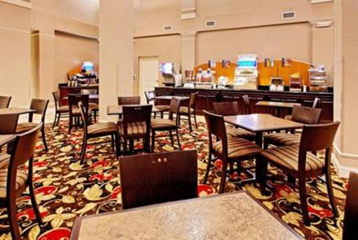 фото отеля Holiday Inn Express Hotel & Suites Crestview