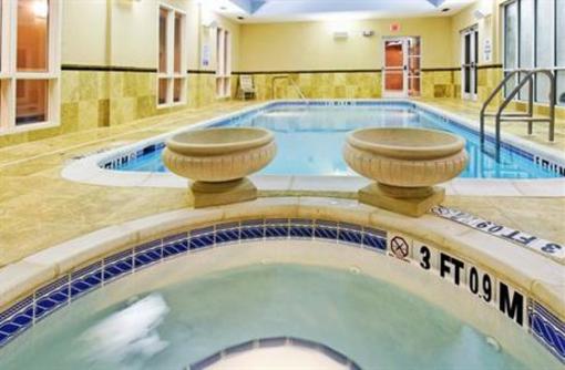 фото отеля Holiday Inn Express Hotel & Suites Crestview