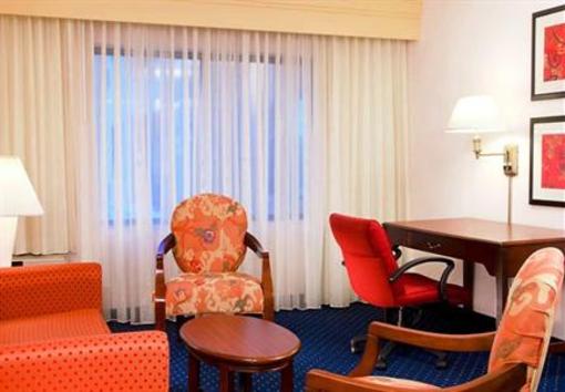 фото отеля Courtyard by Marriott Chicago West Dundee