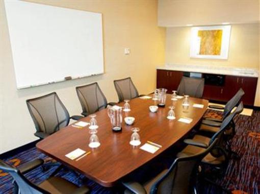 фото отеля Courtyard by Marriott Chicago St. Charles