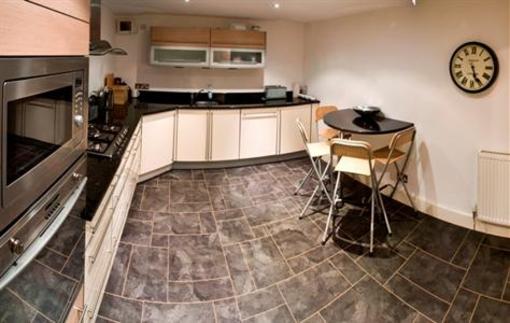 фото отеля 12B York Place Lets In The City Edinburgh