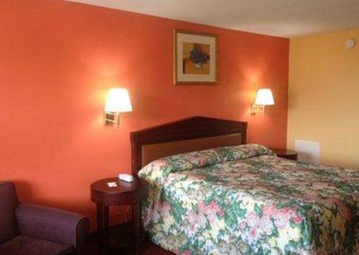 фото отеля Econo Lodge near Sentara Leigh Hospital