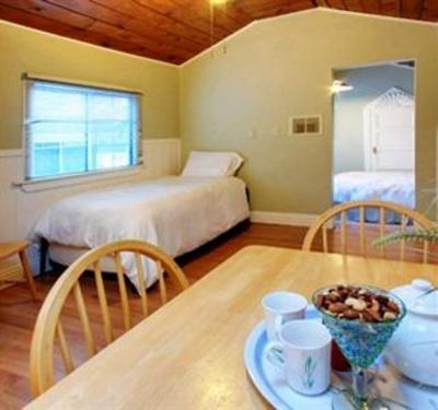 фото отеля Ocean Echo Inn & Beach Cottages Santa Cruz