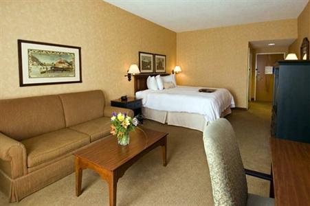 фото отеля Hampton Inn & Suites Williamsburg Square