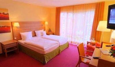 фото отеля Hotel am Kurpark Bad Herrenalb