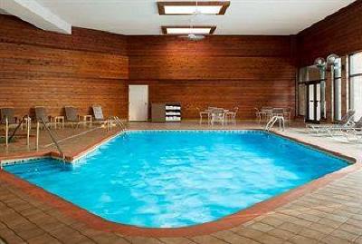 фото отеля Four Points by Sheraton Milwaukee North