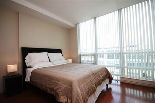 фото отеля Whitehall Suites Toronto