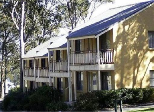 фото отеля Lake Macquarie Resort Accommodation Cams Wharf