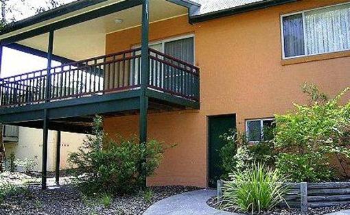 фото отеля Lake Macquarie Resort Accommodation Cams Wharf