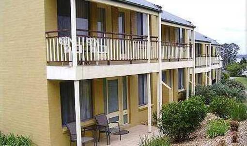 фото отеля Lake Macquarie Resort Accommodation Cams Wharf