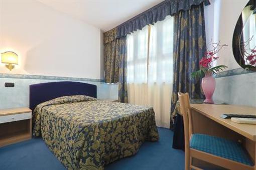 фото отеля Hotel Carlton Lignano Sabbiadoro
