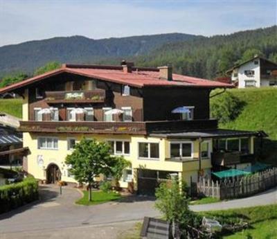 фото отеля Waldhof Appartements am Tennisplatz Ehrwald