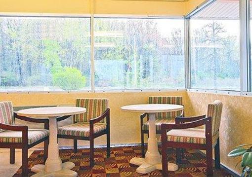 фото отеля Econo Lodge Inn & Suites Warren (Ohio)
