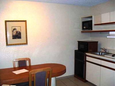 фото отеля Homegate Studio & Suites San Antonio Fiesta Park