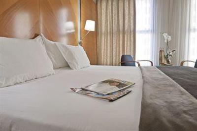 фото отеля Silken Puerta Castilla Hotel