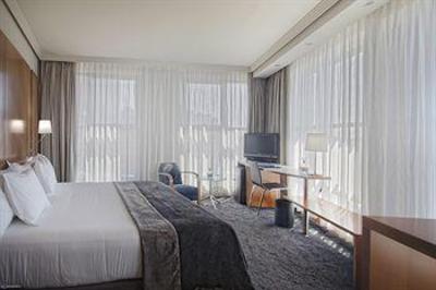 фото отеля Silken Puerta Castilla Hotel