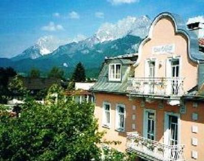 фото отеля Aparthotel Grattschlossl St. Johann in Tirol
