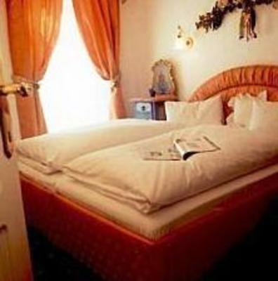 фото отеля Aparthotel Grattschlossl St. Johann in Tirol