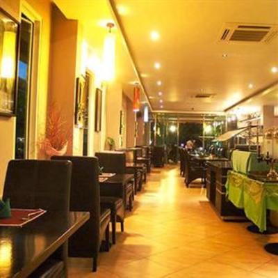 фото отеля Thanthip Villa Phuket