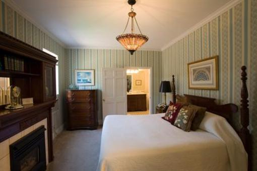 фото отеля Maplewood Hotel