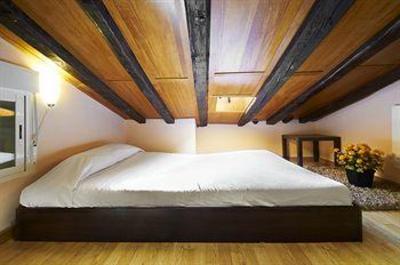 фото отеля Apartamentos Arenal Madrid