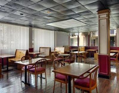 фото отеля Howard Johnson Inn Airport North Charleston