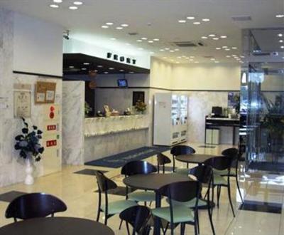 фото отеля Toyoko Inn Hakataguchi Ekimae 2