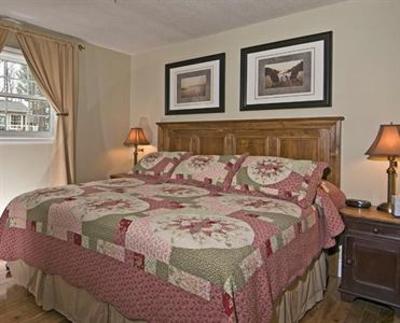 фото отеля Blue Water Acres Resort Huntsville (Canada)