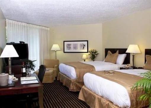 фото отеля Paramount Plaza Hotel & Suites