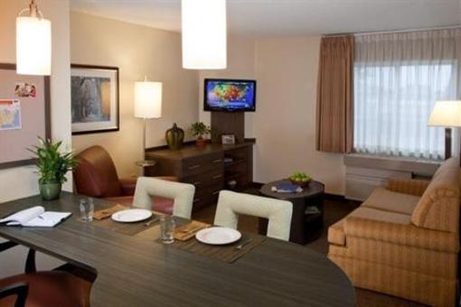 фото отеля Candlewood Suites Cleveland North Olmstead