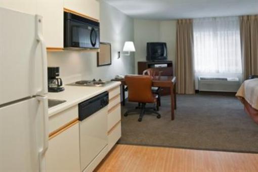 фото отеля Candlewood Suites Cleveland North Olmstead