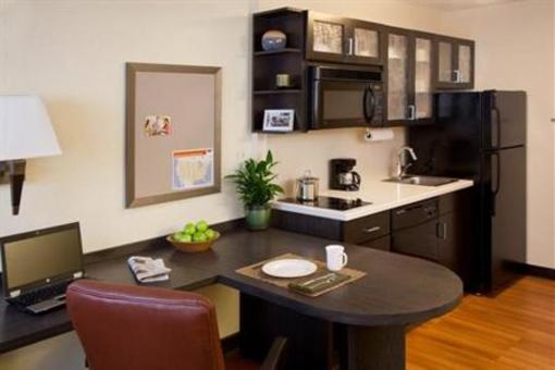 фото отеля Candlewood Suites Cleveland North Olmstead