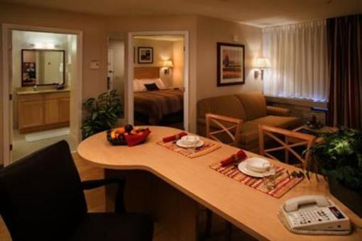 фото отеля Candlewood Suites Cleveland North Olmstead