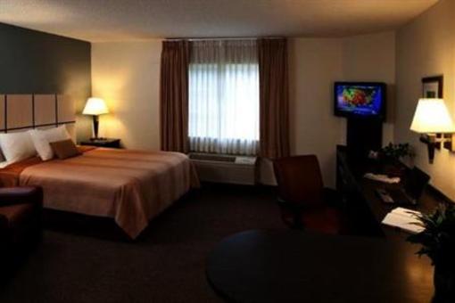фото отеля Candlewood Suites Cleveland North Olmstead