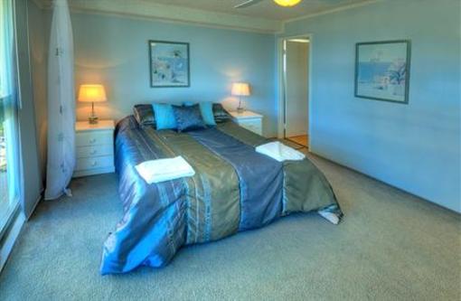 фото отеля Solnamara Beachfront Apartments