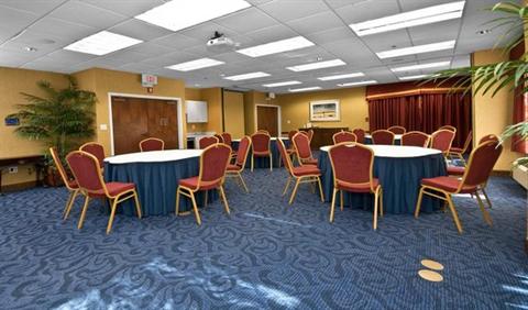 фото отеля Hampton Inn & Suites Raleigh/Cary RBC Center